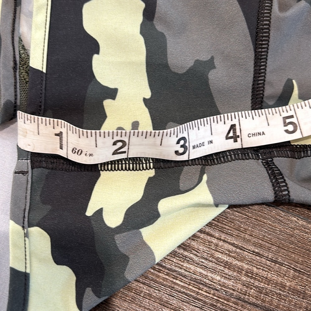Lululemon Camo Hotty Hot Short 4-inch - Picture 12 of 12